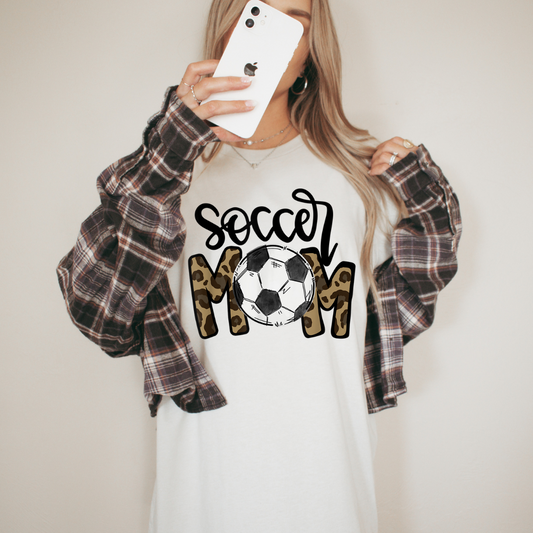 SOCCER MOM GRAPHIC TEE