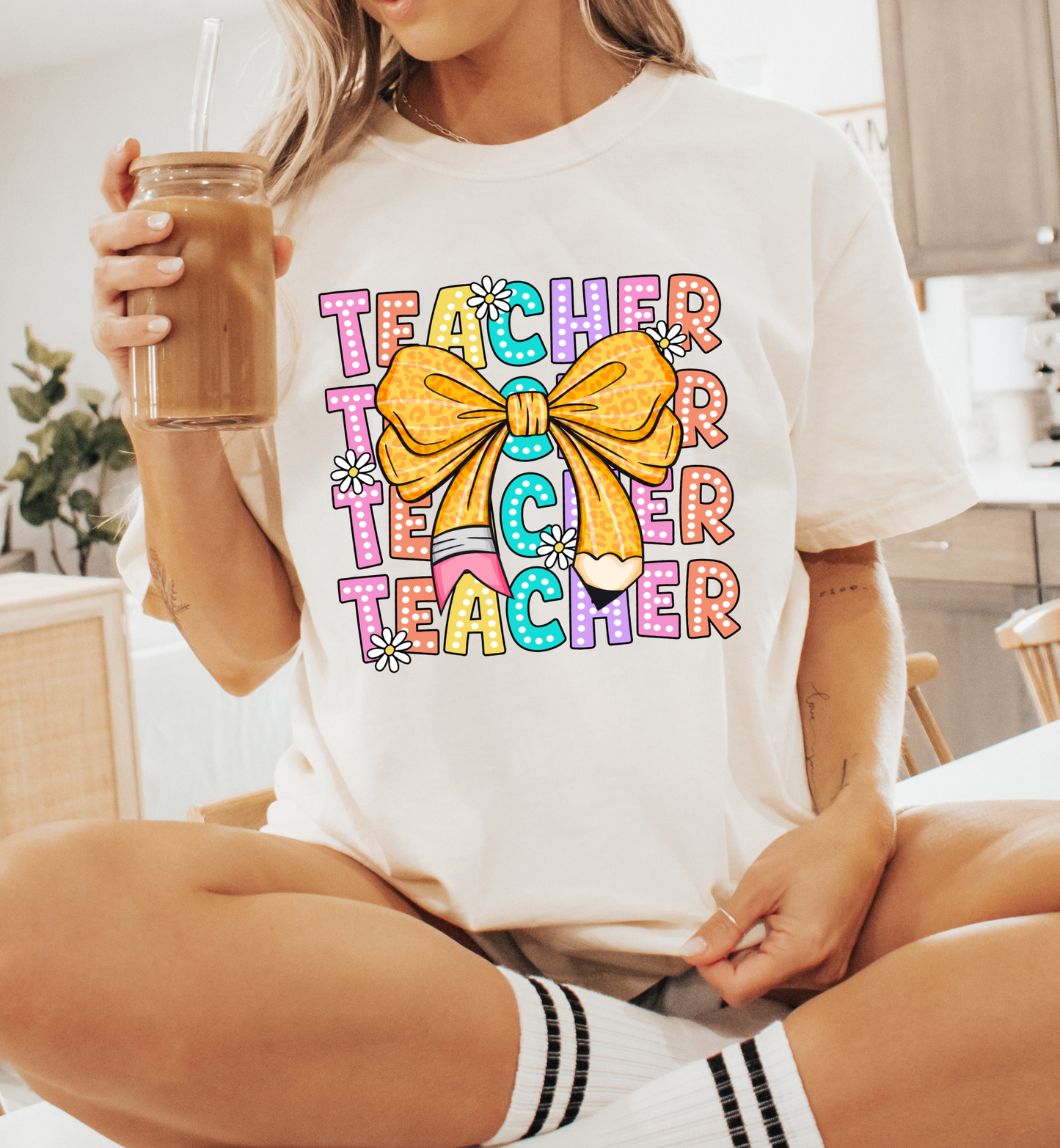 TEACHER BOW GRAPHIC TEE