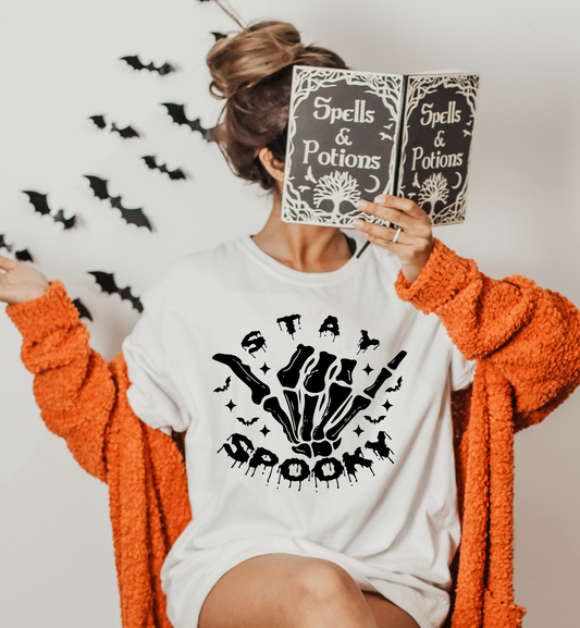 STAY SPOOKY SKELLIE GRAPHIC TEE