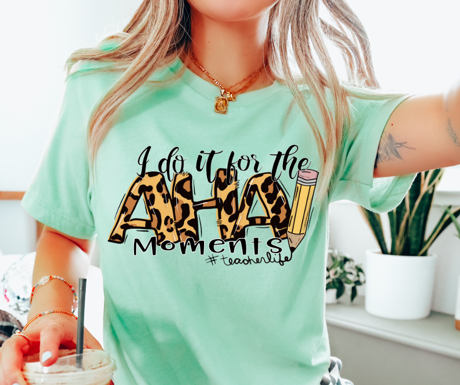 AHA MOMENT GRAPHIC TEE