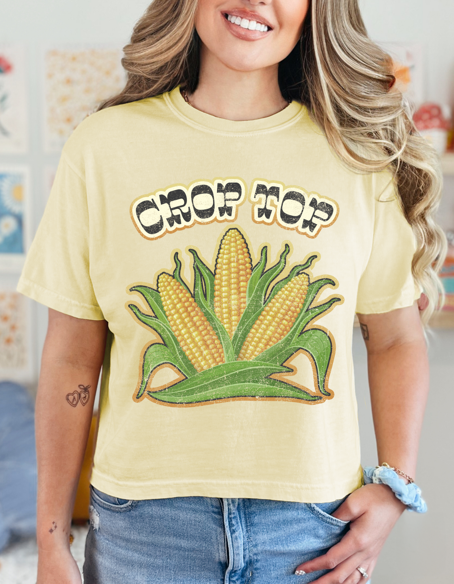 CROP TOP GRAPHIC TEE