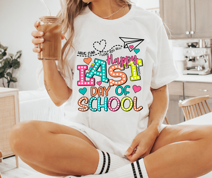 HAPPY LAST DAY OF SCHOOL GRAPHIC TEE