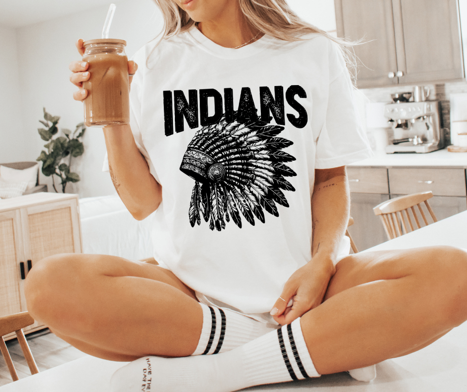 INDIANS DISTRESSED GRAPHIC TEE