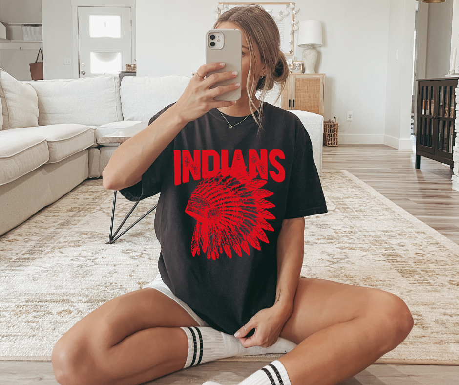 INDIANS DISTRESSED GRAPHIC TEE