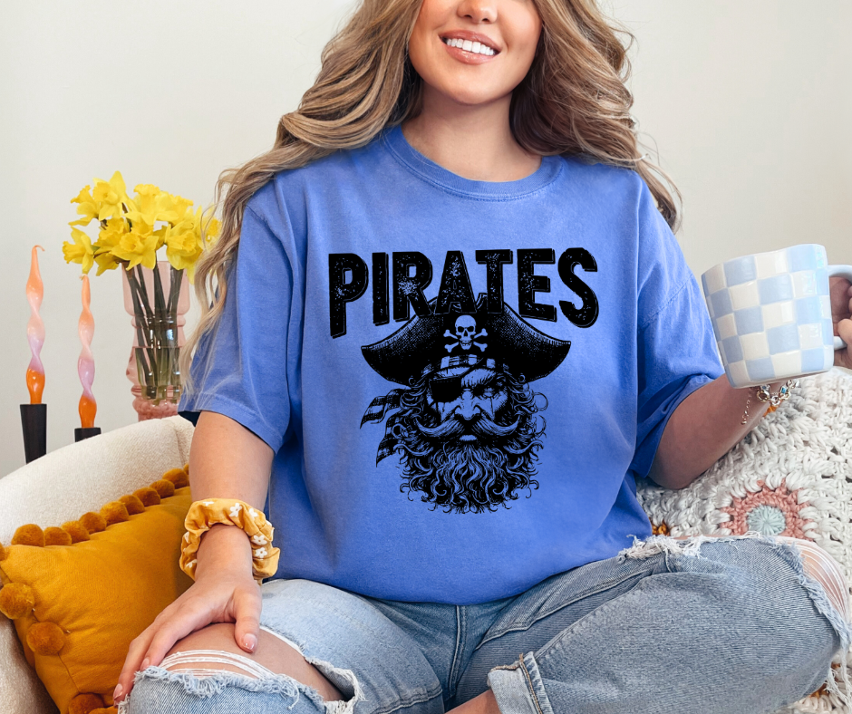 PIRATES DISTRESSED GRAPHIC TEE