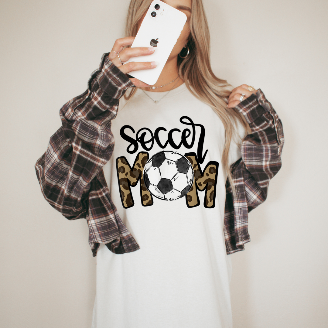 SOCCER MOM GRAPHIC TEE