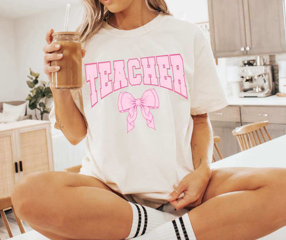 TEACHER BOW GRAPHIC TEE